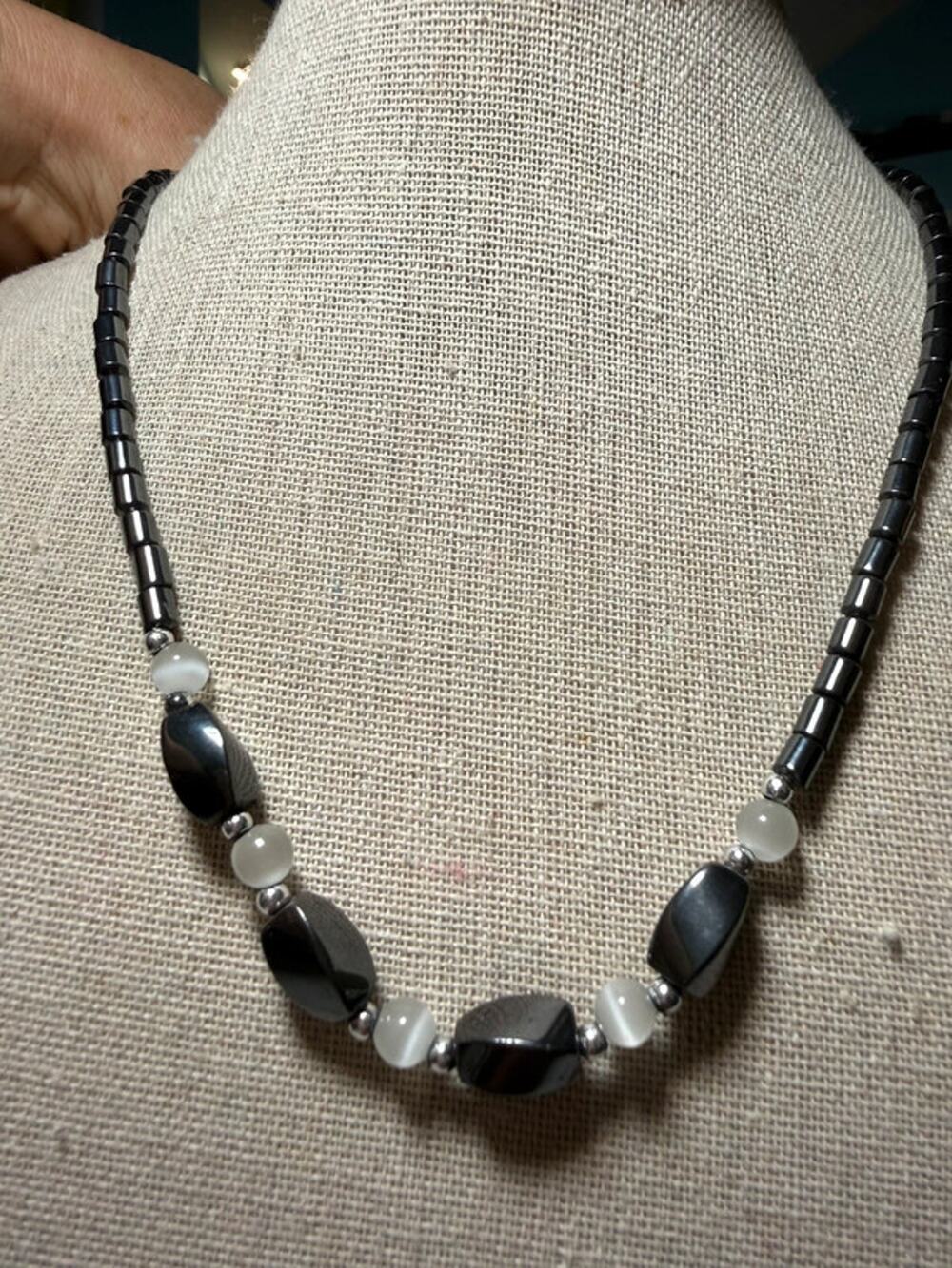 Vintage Y2K hematite beaded necklace 19โ